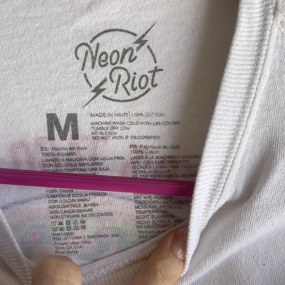 Neon Riot. Size medium. Cotton. - Picture 3 of 4